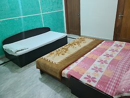 Roomshala 153 Hotel Krishnashrya