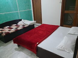 Roomshala 153 Hotel Krishnashrya