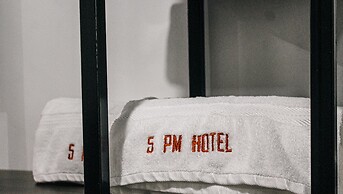 5 PM Hotel