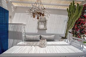 Phaedrus Living: Ornos Beach House Mykonos