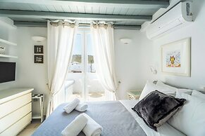 Phaedrus Living: Ornos Beach House Mykonos