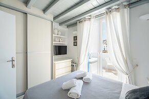 Phaedrus Living: Ornos Beach House Mykonos