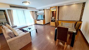 5B - 2 Bedroom Downtown Apartment With Shared Pool