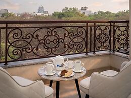 Foxtrail, Sector 42 - AM Hotel Kollection