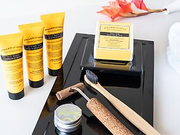 Foxtrail, Sector 42 - AM Hotel Kollection