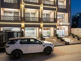 Foxtrail, Sector 42 - AM Hotel Kollection