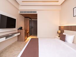 Foxtrail, Sector 42 - AM Hotel Kollection