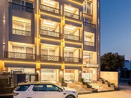 Foxtrail, Sector 42 - AM Hotel Kollection