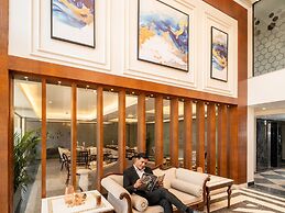 Foxtrail, Sector 42 - AM Hotel Kollection