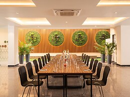 Foxtrail, Sector 42 - AM Hotel Kollection