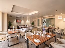 Foxtrail, Sector 42 - AM Hotel Kollection