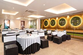 Foxtrail, Sector 42 - AM Hotel Kollection