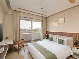 Foxtrail, Sector 42 - AM Hotel Kollection