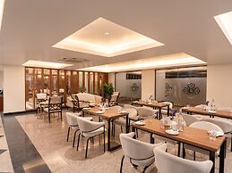 Foxtrail, Sector 42 - AM Hotel Kollection