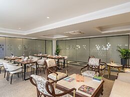 Foxtrail, Sector 42 - AM Hotel Kollection