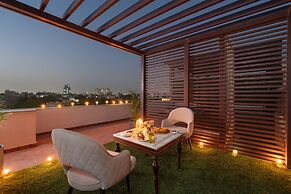 Foxtrail, Sector 42 - AM Hotel Kollection