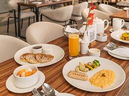 Foxtrail, Sector 42 - AM Hotel Kollection