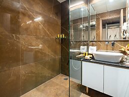 Foxtrail, Sector 42 - AM Hotel Kollection