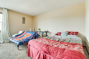 Savoy Apartment ~ 4 Mi to University of Illinois!