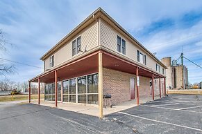 Savoy Apartment ~ 4 Mi to University of Illinois!