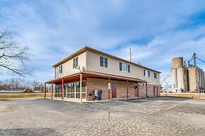 Savoy Apartment ~ 4 Mi to University of Illinois!