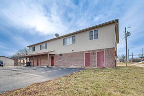 Savoy Apartment ~ 4 Mi to University of Illinois!