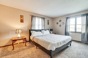 Savoy Apartment ~ 4 Mi to University of Illinois!