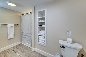 The Beachhouse Retreat w/ Prescot Bay Views!