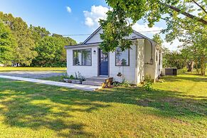Charming Virginia Retreat w/ Covered Porch & Yard!