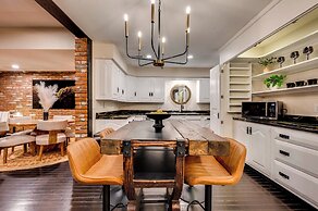 Heated Pool: Tropical Townhome in Wheat Ridge