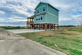 6 Mi to Beach: Modern Rockport Home!