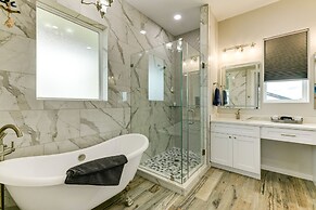 6 Mi to Beach: Modern Rockport Home!