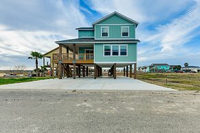 6 Mi to Beach: Modern Rockport Home!