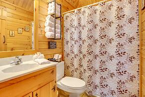 Quaint Dahlonega Cabin w/ Cavenders Creek Access!