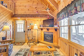 Quaint Dahlonega Cabin w/ Cavenders Creek Access!