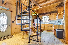 Quaint Dahlonega Cabin w/ Cavenders Creek Access!