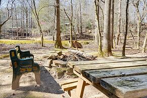 Quaint Dahlonega Cabin w/ Cavenders Creek Access!