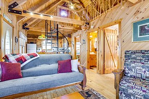 Quaint Dahlonega Cabin w/ Cavenders Creek Access!