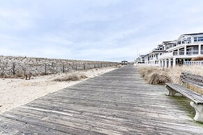 Beachfront Lavallette Home - 2 Mi to Casino Pier!