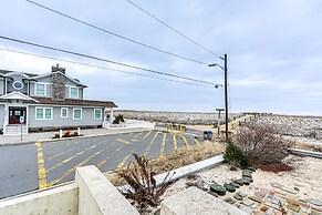 Beachfront Lavallette Home - 2 Mi to Casino Pier!
