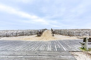 Beachfront Lavallette Home - 2 Mi to Casino Pier!