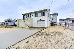 Beachfront Lavallette Home - 2 Mi to Casino Pier!