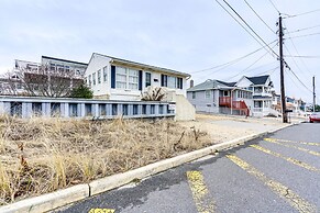 Beachfront Lavallette Home - 2 Mi to Casino Pier!