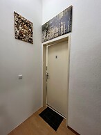 Affordable 3BR shared Apt. near Meidling