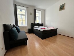 Affordable 3BR shared Apt. near Meidling