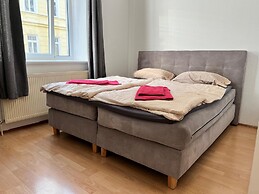 Affordable 3BR shared Apt. near Meidling