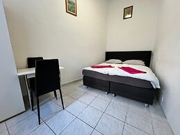 Affordable 3BR shared Apt. near Meidling