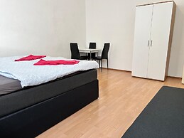 Affordable 3BR shared Apt. near Meidling