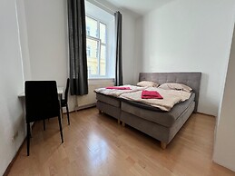 Affordable 3BR shared Apt. near Meidling