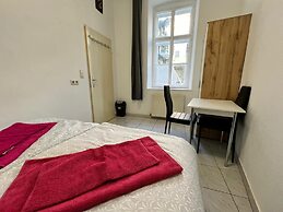 Affordable 3BR shared Apt. near Meidling